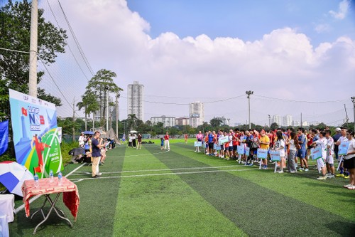 Tournoi de football UAVF–NNB 2025: le sport au service de l’amitié entre la France, le Vietnam et l’Europe - ảnh 1