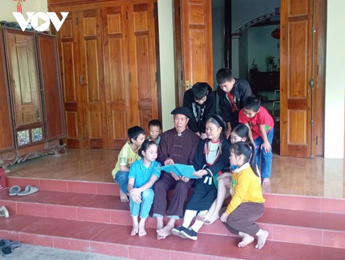 Truong Van Chinh, gardien de l’écriture San Diu à Thai Nguyên    - ảnh 1