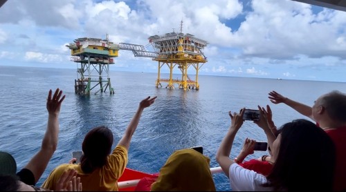 Une exposition photo célèbre les océans vietnamiens - ảnh 1
