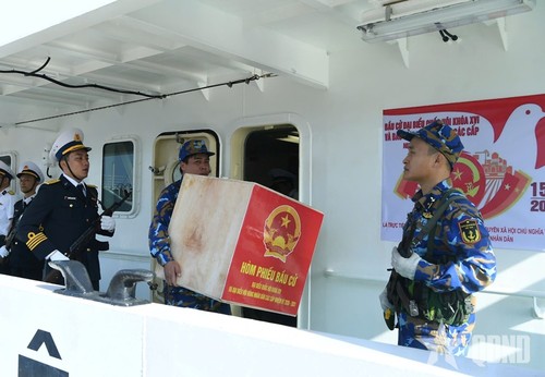 Les urnes prennent la mer vers l’archipel de Truong Sa, prêt pour le scrutin - ảnh 2