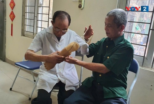 Lê Thành Dô, un médecin qui redonne des rêves aux personnes handicapées - ảnh 2