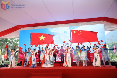 Frontière Vietnam–Chine: dix ans de jumelage entre Cua Khâu et Dong Zhong - ảnh 1