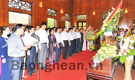 จังหวัด Nghe An สร้างวิหารบูชาบิดามารดาและพี่น้องของประธานโฮจิมินห์ - ảnh 1