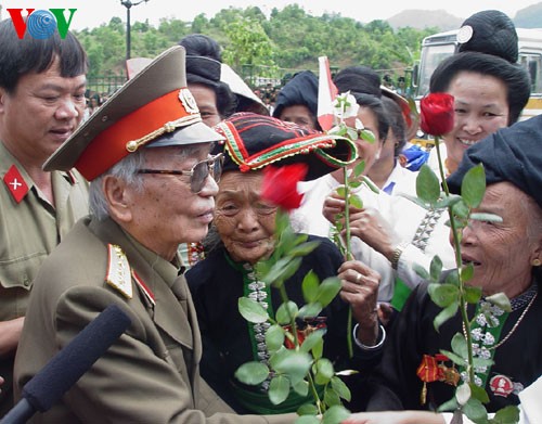 การเยือนเดียนเบียนครั้งสุดท้ายของพลเอกหวอเหงียนย้าบ - ảnh 3