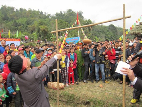 เทศกาลวสันต์ฤดูบาเบ๋และเทศกาลแข่งเรือพื้นเมือง - ảnh 1