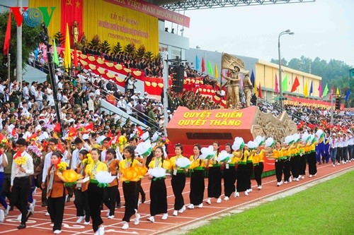 ชัยชนะเดียนเบียบฟูเป็นหลักหมายทองในประวัติศาสตร์การสร้างสรรค์และพิทักษ์รักษาประเทศของประชาชาติเวียดน - ảnh 3