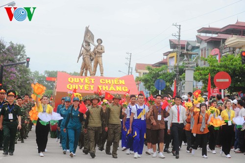 ชัยชนะเดียนเบียบฟูเป็นหลักหมายทองในประวัติศาสตร์การสร้างสรรค์และพิทักษ์รักษาประเทศของประชาชาติเวียดน - ảnh 2