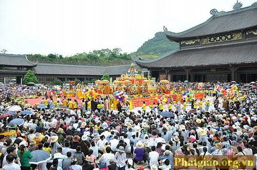 เสรีภาพด้านความเชื่อและการนับถือศาสนาเป็นการพิสูจน์อย่างมีชีวิตชีวาเกี่ยวกับสิทธิมนุษยชน - ảnh 2