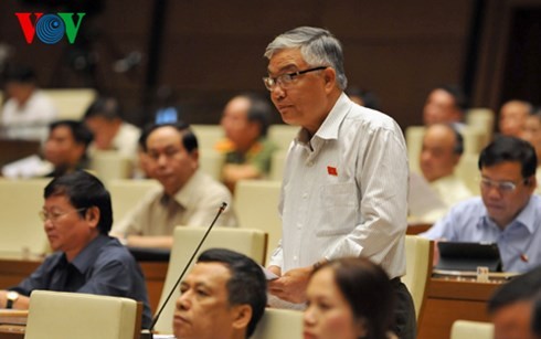 รัฐสภาหารือร่างเอกสารที่จะยื่นเสนอต่อการประชุมสมัชชาใหญ่พรรคสมัยที่ 12 - ảnh 1