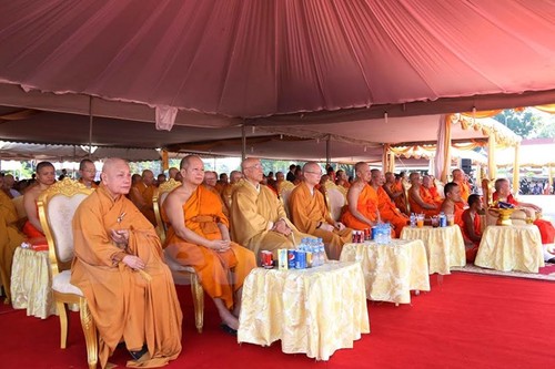 พุทธสมาคมเวียดนามส่วนกลางเข้าร่วมพิธีถวายพระเพลิงศพ ณ ประเทศลาว - ảnh 1