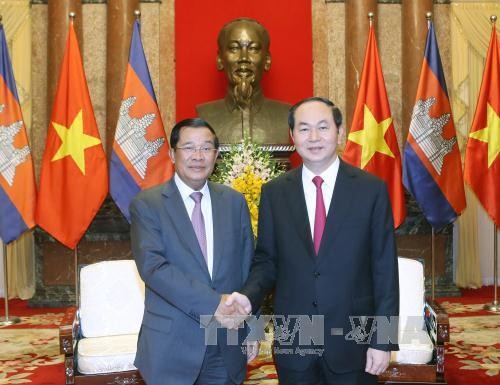 สื่อกัมพูชาชื่นชมความสัมพันธ์มิตรภาพที่มีมาช้านานและความร่วมมือเพื่อนบ้านอย่างรอบด้านกับเวียดนาม - ảnh 1