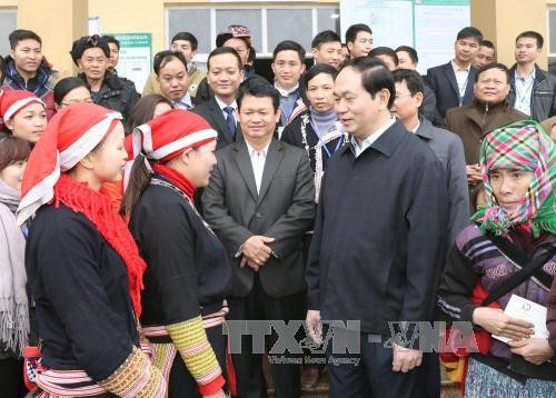 ประธานประเทศเจิ่นด่ายกวางชี้นำการดูแลตรุษเต๊ตให้แก่ผู้ที่อยู่ในเป้านโยบายและครอบครัวที่ยากจน - ảnh 1