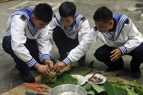 ตรุษเต๊ตที่อบอุ่นของทหารและประชาชนในอำเภอเกาะเจื่องซา - ảnh 2