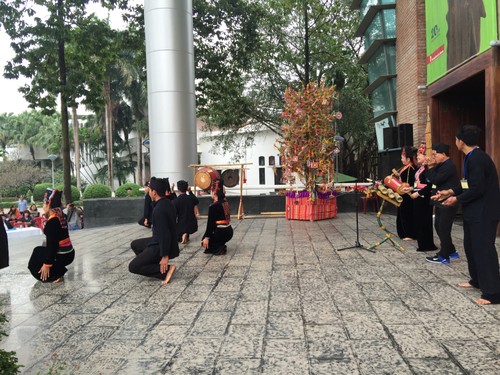 สัมผัสบรรยากาศวัฒนธรรมเขตตะวันตกเฉียงเหนือ ณ พิพิธภัณฑ์ชาติพันธุ์เวียดนาม - ảnh 3