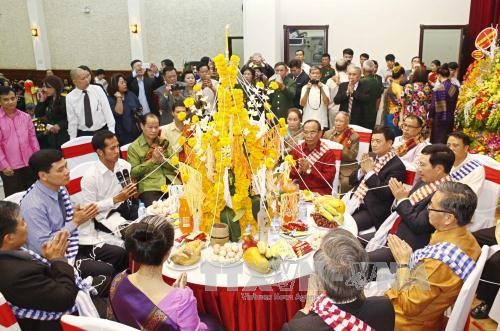 สถานทูตลาวจัดงานบุญปีใหม่ที่กรุงฮานอย - ảnh 1