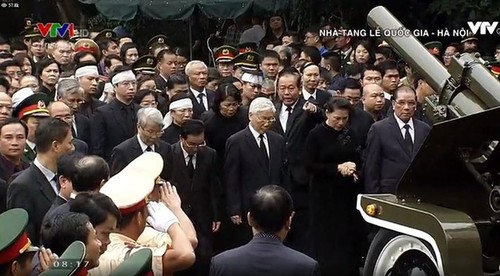 รัฐพิธีศพประธานประเทศเจิ่นด่ายกวาง - ảnh 11