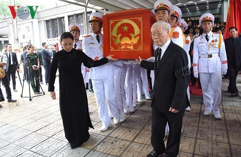 รัฐพิธีศพประธานประเทศเจิ่นด่ายกวาง - ảnh 9