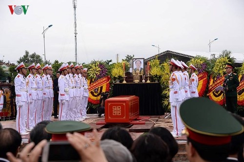 รัฐพิธีศพประธานประเทศเจิ่นด่ายกวาง - ảnh 26