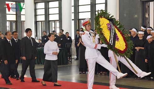 พิธีเคารพศพอดีตเลขาธิการใหญ่พรรคคอมมิวนิสต์เวียดนาม โด๋เหมื่อย - ảnh 18