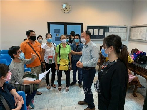 สถานทูตเวียดนามในหลายประเทศเรียกร้องให้พลเมืองเวียดนามไม่กลับประเทศเพื่อหลีกเลี่ยงการระบาด - ảnh 1