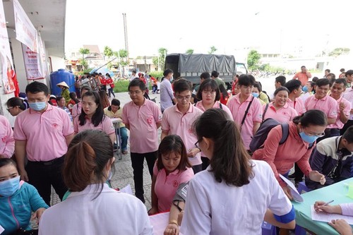 ร่วมแรงร่วมใจป้องกันและรับมือการแพร่ระบาดของโรคโควิด-19 เพื่อเวียดนามที่มีสุขภาพแข็งแรง - ảnh 3