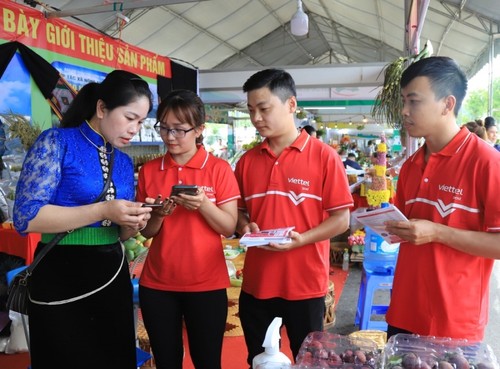 ขยายผลรูปแบบทีมแนะนำเทคโนโลยีดิจิทัลในชุมชนเพื่อประสิทธิภาพในการปรับเปลี่ยนสู่ยุคดิจิทัล - ảnh 1