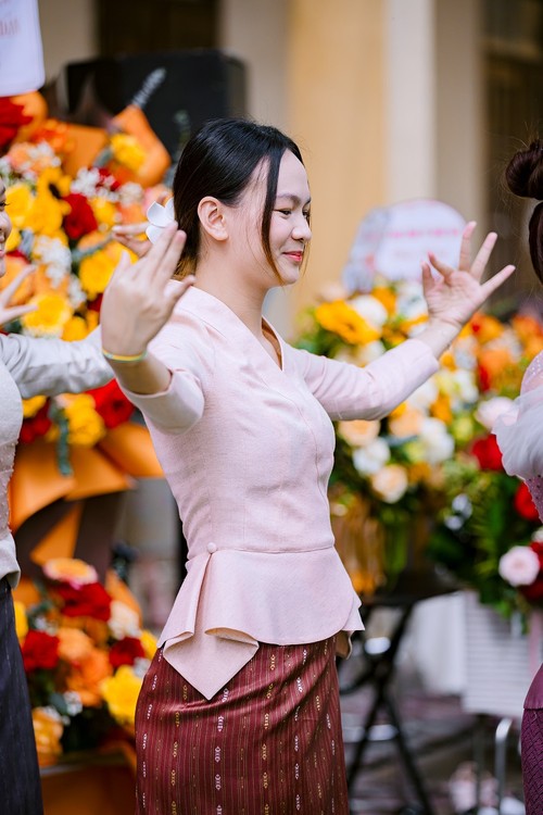 นักศึกษาลาวในเวียดนามมีส่วนร่วมอนุรักษ์และส่งเสริมวัฒนธรรมประเพณีบุญปีใหม่ลาว - ảnh 3