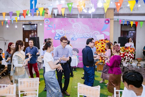 นักศึกษาลาวในเวียดนามมีส่วนร่วมอนุรักษ์และส่งเสริมวัฒนธรรมประเพณีบุญปีใหม่ลาว - ảnh 1