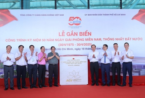 พัฒนาโครงสร้างพื้นฐานยุทธศาสตร์ในทุกด้าน สร้างสรรค์บรรยากาศที่เอื้อให้แก่การพัฒนาใหม่ - ảnh 1