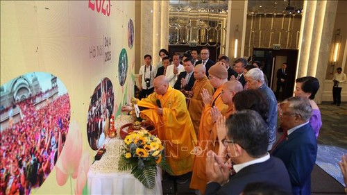 การพบปะมิตรภาพฉลองปีใหม่ประเพณีของบางประเทศในเอเชีย - ảnh 2