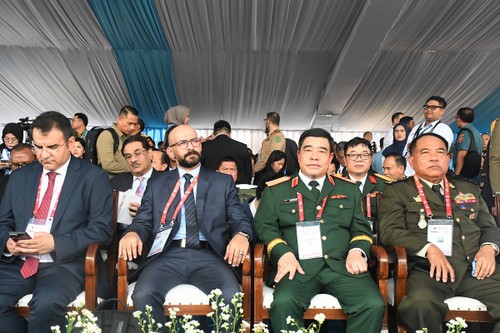 เวียดนามเข้าร่วมงานนิทรรศการและฟอรั่มกลาโหมอินโดนีเซียครั้งที่ 10 - ảnh 1