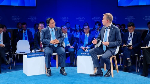 นายกรัฐมนตรีเวียดนามเข้าร่วมการสนทนานโยบาย ณ ฟอรั่ม WEF เทียนจิน - ảnh 1
