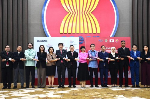 ฉลองครบรอบ 25 ปีการปฏิบัติความคิดริเริ่มเกี่ยวกับการผสมผสานเข้ากับอาเซียน: มุ่งสู่ประชาคมที่เชื่อมโยงและครอบคลุม - ảnh 1
