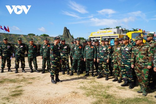 พิธีเปิดการฝึกซ้อมกู้ภัยระหว่างกองทัพลาว เวียดนามและกัมพูชา - ảnh 3