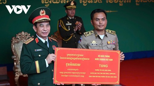 เวียดนาม – กัมพูชา ร่วมกันสร้างพื้นที่เขตชายแดนแห่งความสามัคคีและมิตรไมตรีอันแน่นแฟ้น - ảnh 3