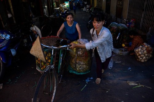 Life on Hanoi's floating guesthouse - ảnh 12