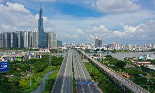 HCMC relaxes shopping restrictions in three districts - ảnh 1