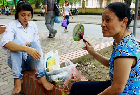 Tình cha nghĩa mẹ mùa thi - ảnh 2