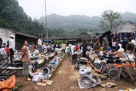 Lạ kỳ phiên chợ “người đứng, cá nằm”  - ảnh 5