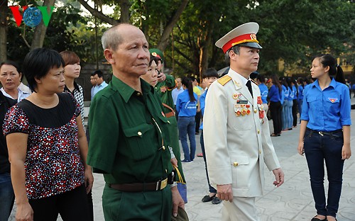 Những hình ảnh cảm động trong ngày đầu vào viếng Đại tướng  - ảnh 3