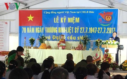 Kỷ niệm 70 năm ngày Thương binh Liệt sĩ và Đại lễ cầu siêu tại CHLB Đức - ảnh 1