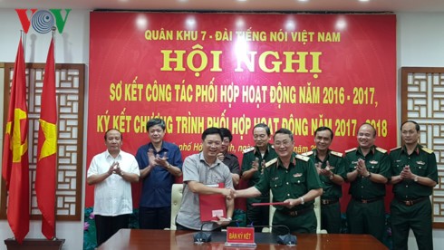 VOV và Bộ tư lệnh Quân khu 7 ký kết phối hợp hoạt động năm 2017 - 2018 - ảnh 2