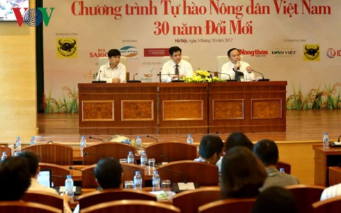 Tôn vinh 63 nông dân xuất sắc và 24 gương mặt nông dân tiêu biểu trong 30 năm đổi mới - ảnh 1