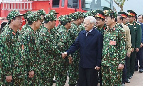 Tổng Bí Thư Nguyễn Phú Trọng kiểm tra công tác huấn luyện tổng hợp, sẵn sàng chiến đấu năm 2017 - ảnh 1