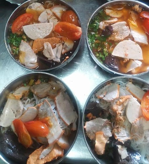 Hội từ thiện Đồng hương Việt - Đài tặng suất ăn cho trẻ em mồ côi và người khuyết tật - ảnh 2