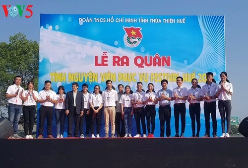 300 tình nguyện viên xuất quân phục vụ Festival Huế 2018 - ảnh 1