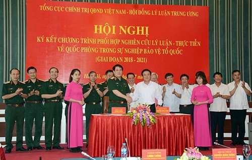 Ký kết chương trình phối hợp nghiên cứu lý luận – thực tiễn về quốc phòng - ảnh 1