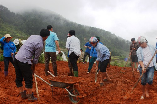 Tặng ruộng bậc thang cho đồng bào Mông canh tác, nâng cao đời sống - ảnh 3