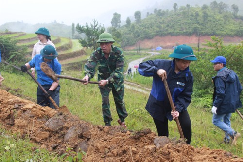 Tặng ruộng bậc thang cho đồng bào Mông canh tác, nâng cao đời sống - ảnh 9