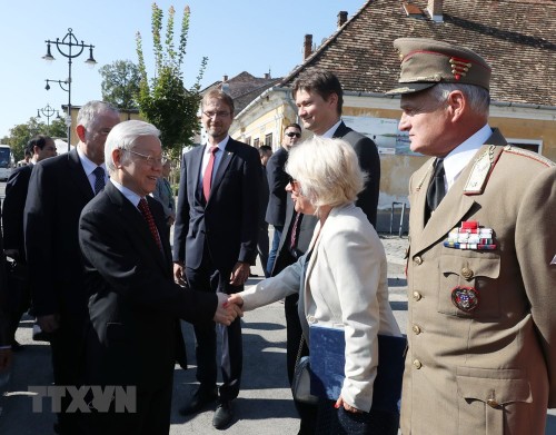 Tổng Bí thư Nguyễn Phú Trọng thăm thành phố Szentendre, Hungary - ảnh 1